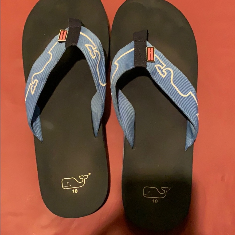 Vineyard vine flip flops